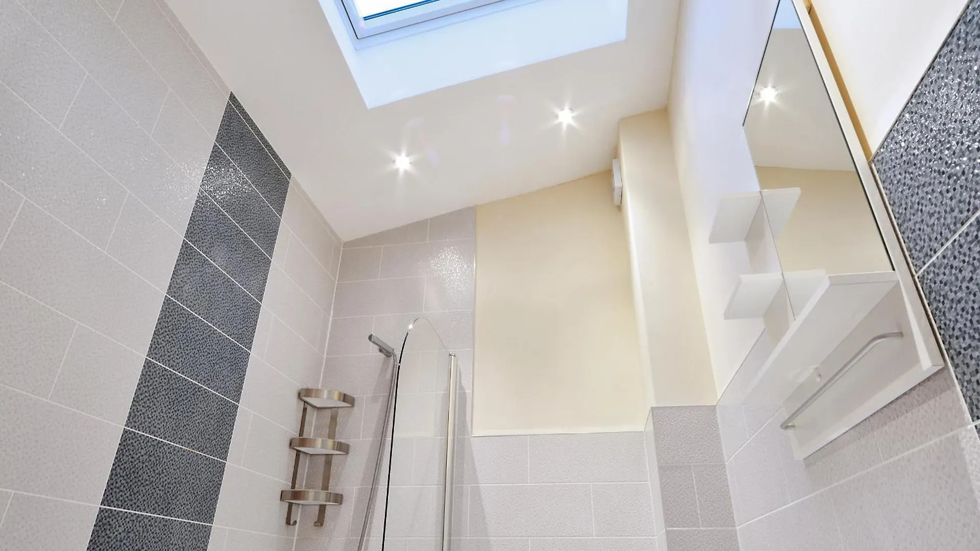 The Hoxton Loft - Top Floor Shoreditch Apartment London 0*,  United Kingdom